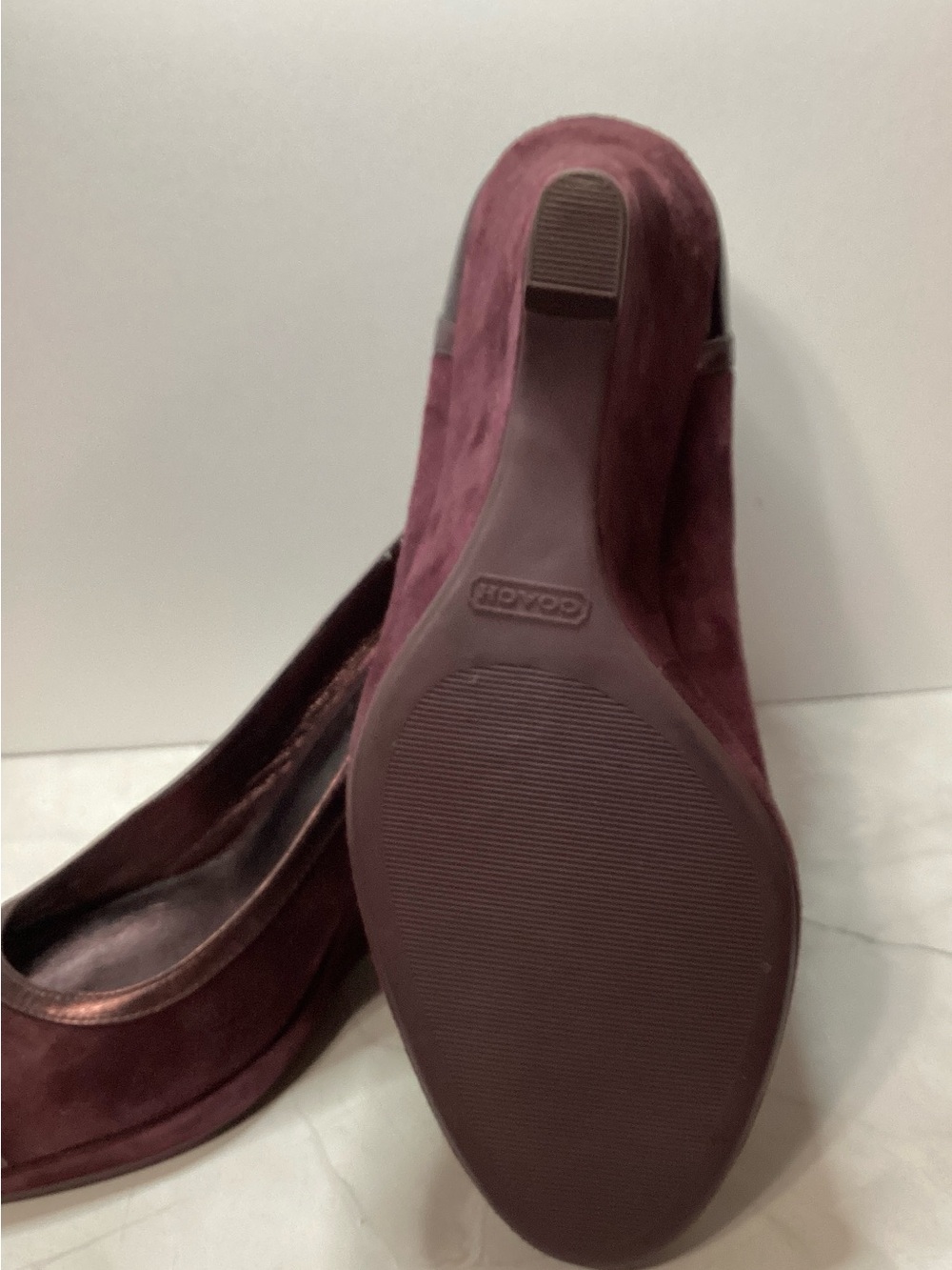 Coach Kerryann  Suede Pumps with Patent Cap Toe - Picture 9 of 10